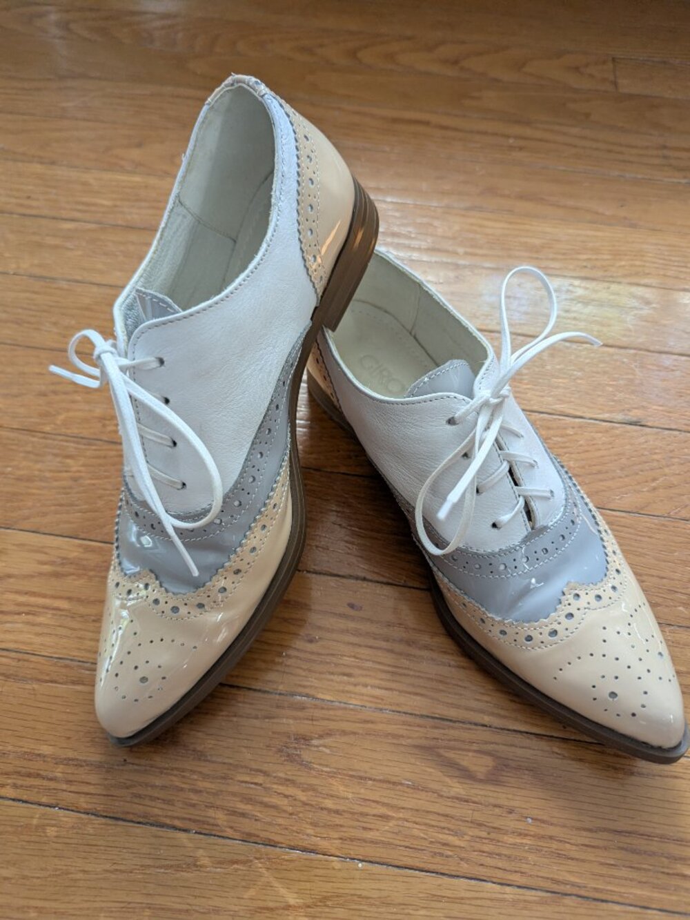 Girotti Womens Oxford Wingtip Shoes White Cream Gray Leather Size EU 38/US 7.5